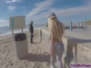 Sbattere blondies grande culo con difficile cazzo su il spiaggia
