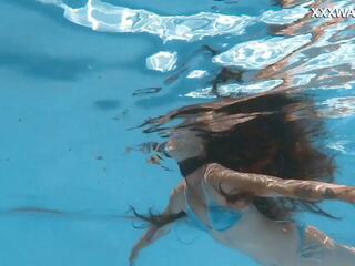 Hungary नॉटी sweetheart lana lelani swims न्यूड के लिए आप