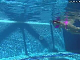מְפַתֶה ג'סיקה lincoln swims עירום ב ה בריכה: חופשי x מדורג וידאו 77