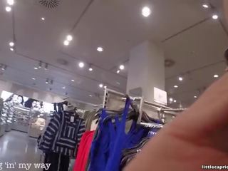 Công khai giới tính trong shopping mall - ít caprice