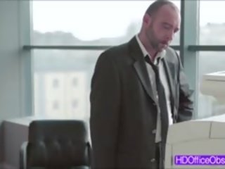 हॉर्नी सेक्रेटरी हो जाता है बकवास पर the ऑफीस