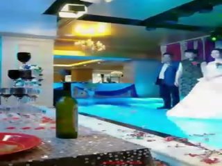 Číňan školačka 大三学生带着跳蛋给婚礼做司仪直播刺激【同城真人1对1服务搜微sm2020k】