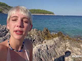 Ersties - skjønn annika spiller med seg selv på en sensational strand i croatia