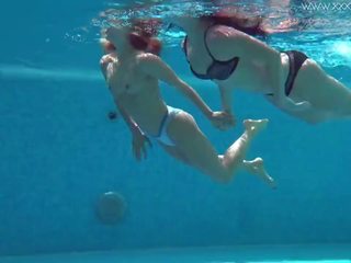 Jessica og lindsay naken svømming i den basseng: hd kjønn video bc