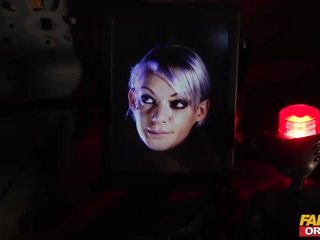 Fakhub originals extraordinary x nominale video- robot komt levend naar neuken ruimte taxi driver achter haar creators terug