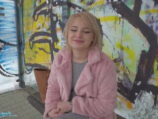 Öffentlich agent amateur teenager mit kurz blond haar plauderten nach oben bei busstop und taken bis keller bis erhalten gefickt von groß stechen