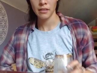 Latina caresses mléko od a sýkorka pro youtube
