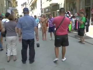 Si rambut perang babe jenny telanjang pada awam jalan