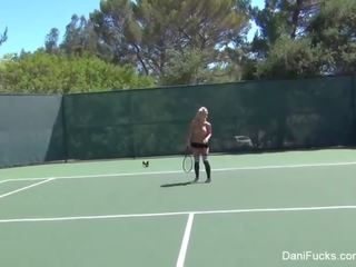 Tia ngọn quần vợt với dani daniels & cherie deville
